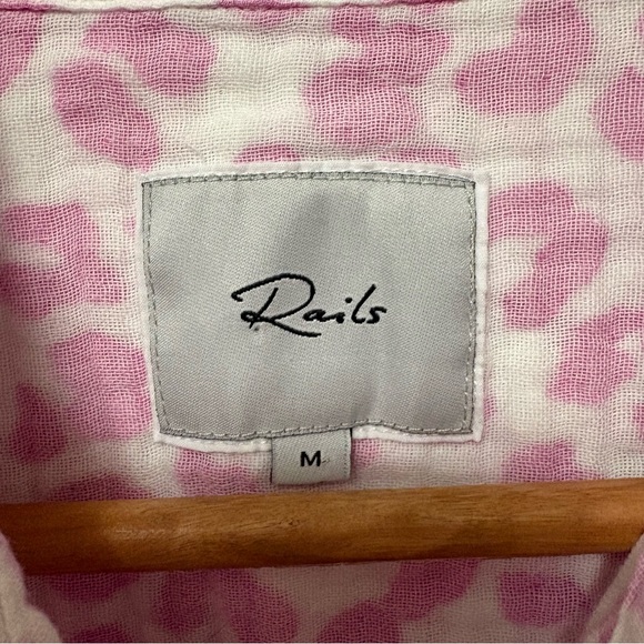 Rails Ellis Fuchsia Jaguar Button Up Cotton Gauze Top Pink White Size Medium - Picture 11 of 13